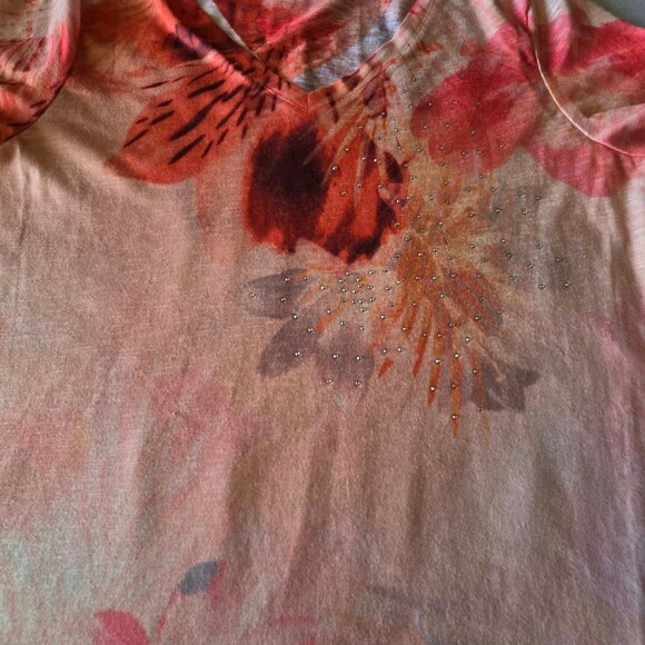 Size Medium (8/10) Time & Tru Brightly Colored V-Neck Short Sleeve Sequined Pull - Picture 3 of 10